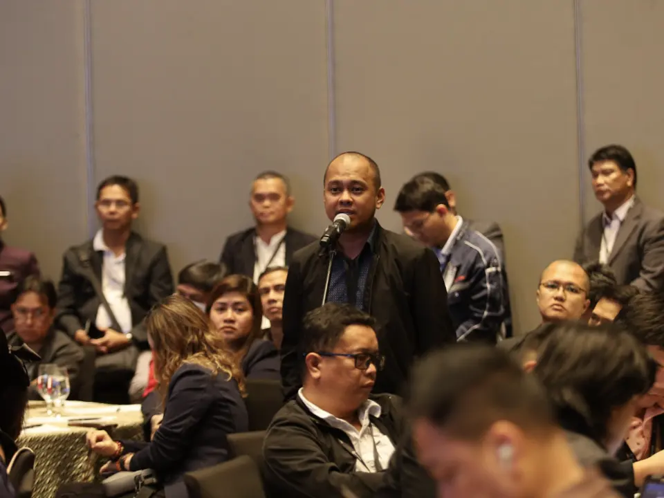 Delegate asking the panel a question from the audience