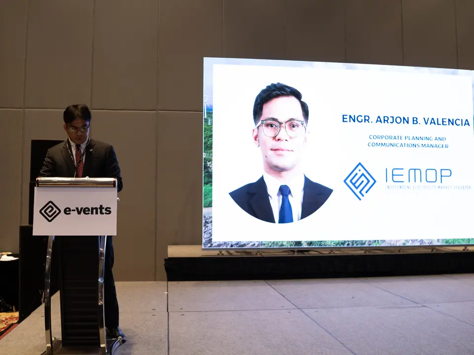 IEMOP representative presenting to renewable energy conference delegates