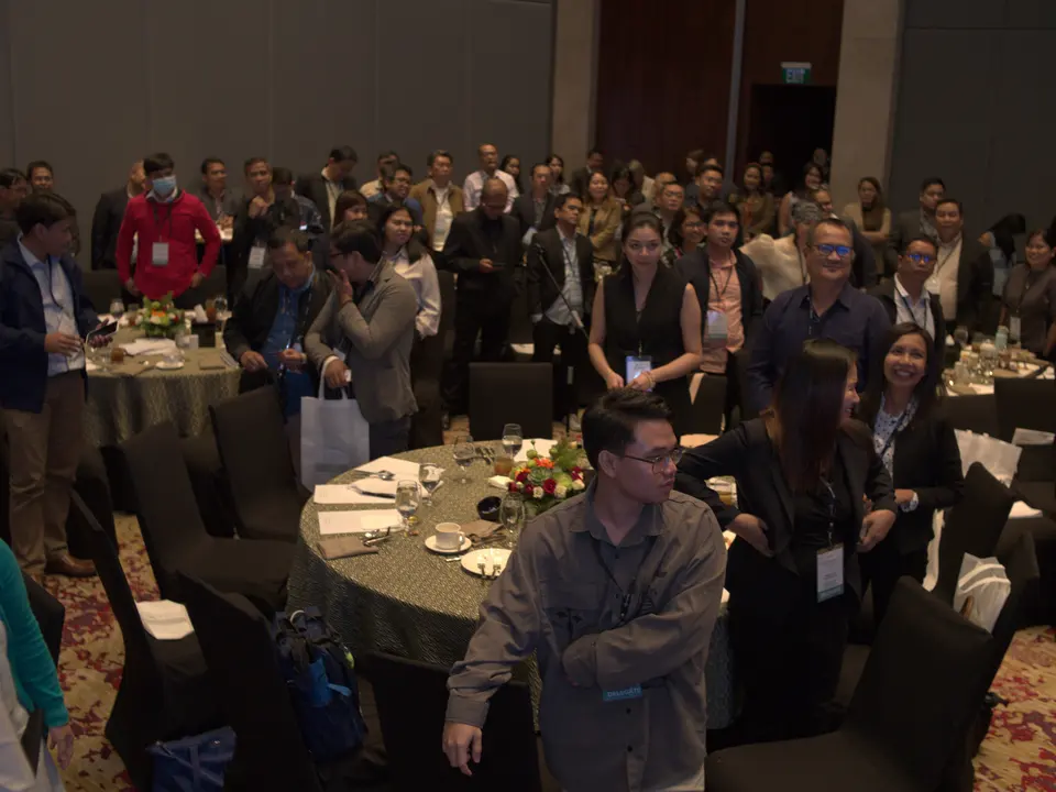 Renewable energy conference attendees posing for a group photograph